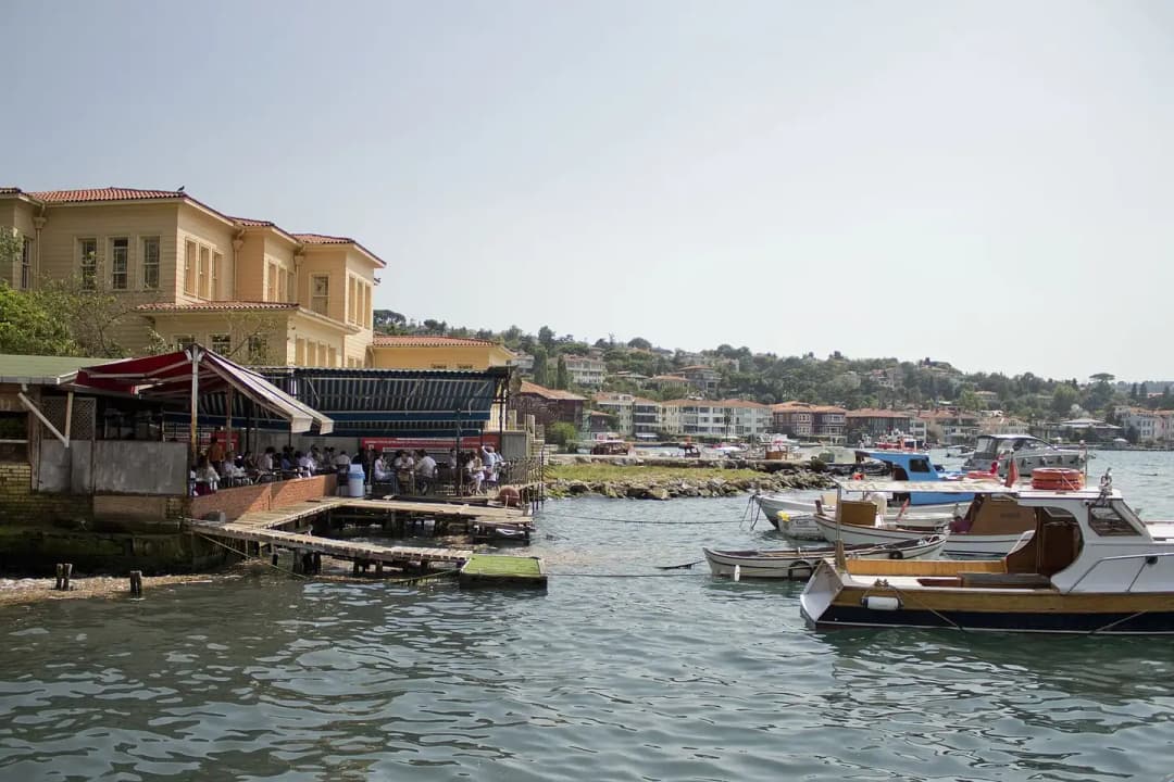 Bebek and Çengelköy: Airport Arrivals on the Northern Bosphorus
