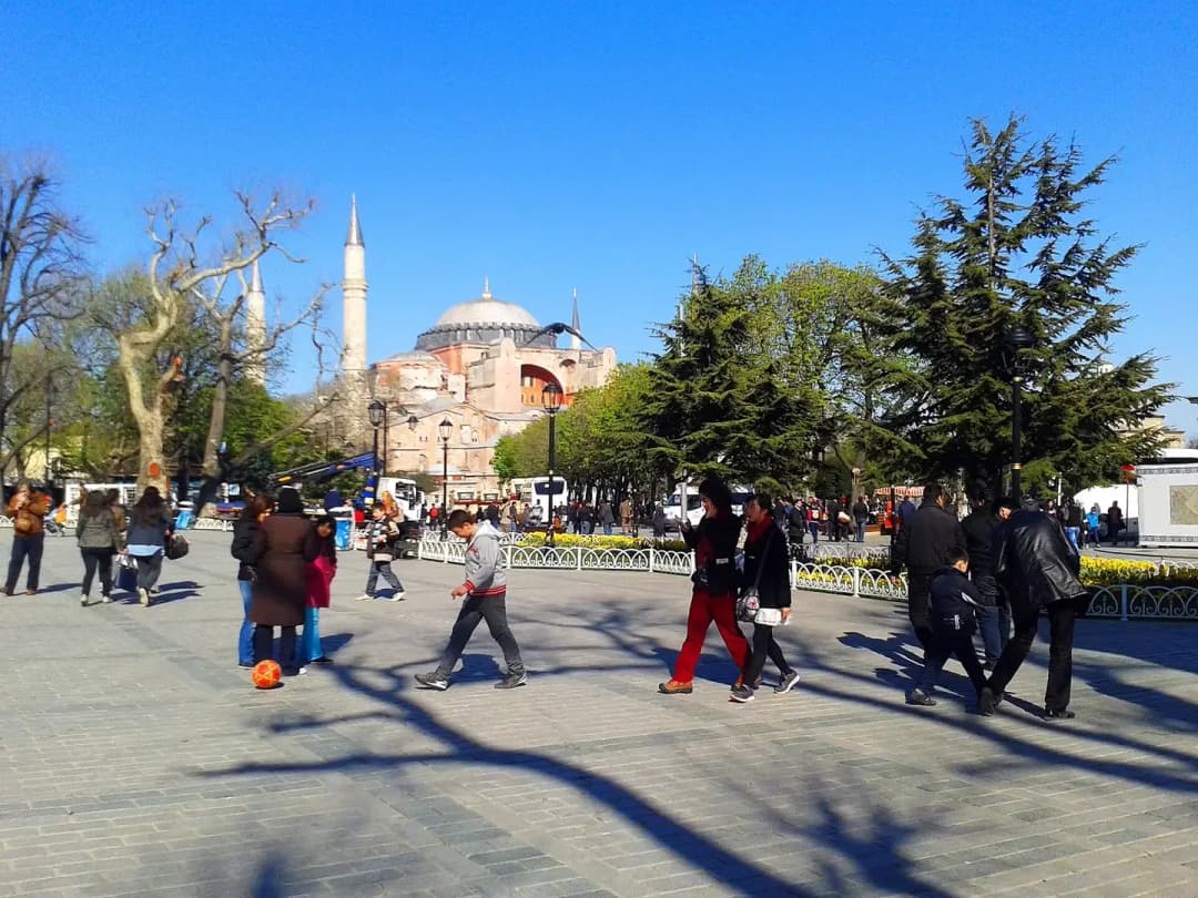 Sultanahmet Arrival Logistics: Narrow Streets, Hotel Access and Where the Car Can Stop