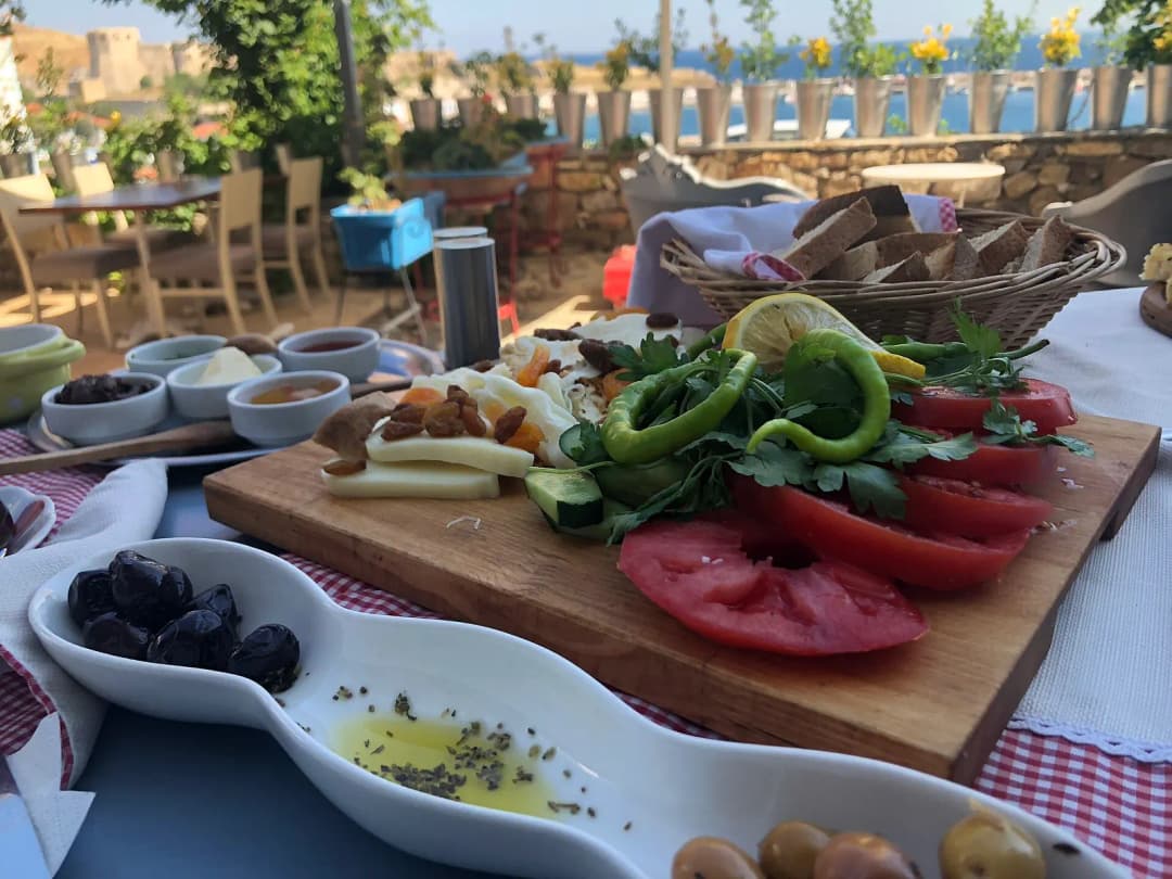 Eating Through Istanbul in a Day: From Turkish Breakfast to a Meyhane Dinner