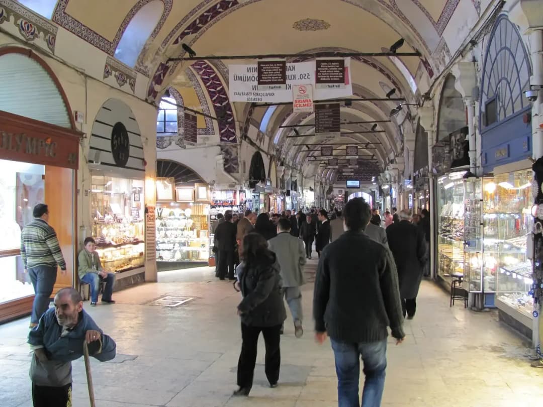 Private Driver vs Guided Tour in Istanbul: What's the Actual Difference?