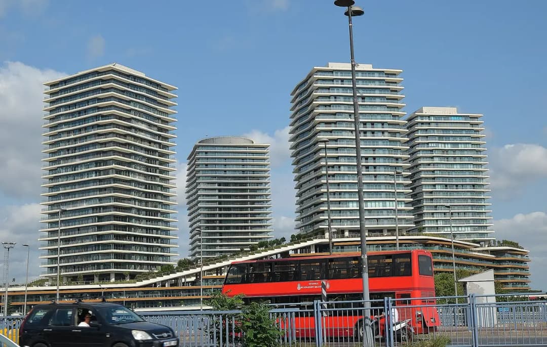 Hotel Arrival in Istanbul: Lobby, Valet and Where the Car Stops