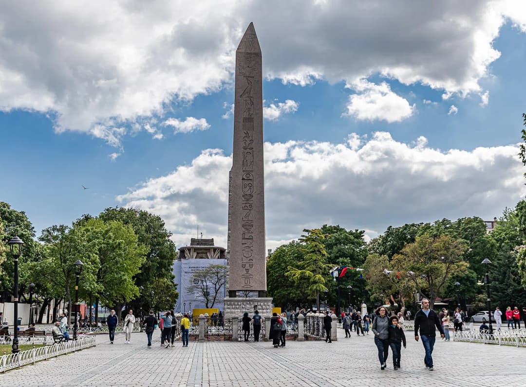 Sultanahmet on Foot: The Hippodrome, Hagia Sophia, Topkapı and Gülhane Park in Order