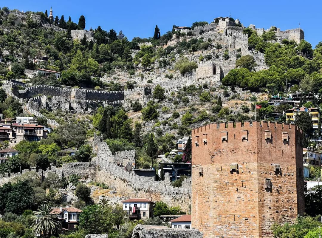 Alanya Castle and Red Tower: Long-Distance VIP Transfer Guide from Antalya Airport